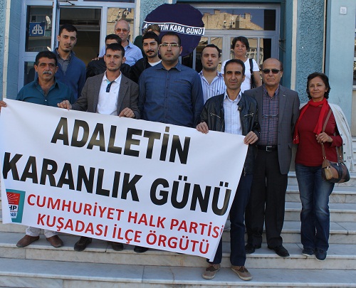 chp’den-adliyeye-siyah-celenk-009.JPG