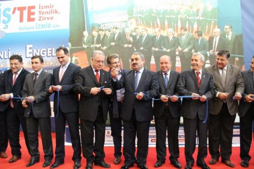 2. İZMİR İSTİHDAM ZİRVESİ'NİN GÜNDEMİ ‘MESLEKSİZLİK’