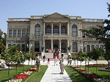 220px-dolmabahce_ingresso.jpg