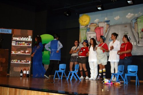 “ABUR CUBUR MAHALLESİ” DİDİM'DE SAHNELENDİ