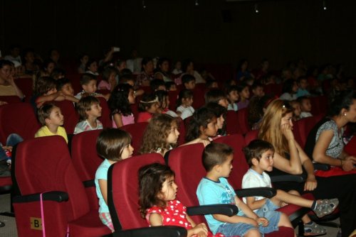 “ABUR CUBUR MAHALLESİ” DİDİM'DE SAHNELENDİ