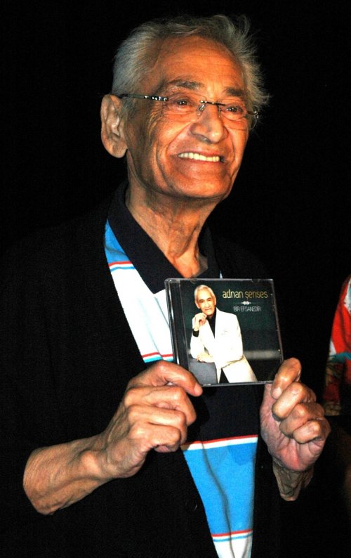 ADNAN ŞENSES JÜBİLESİNİ YAPTI