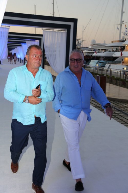 AJDA PEKKAN KONSERİNE ÜNLÜ YAĞDI