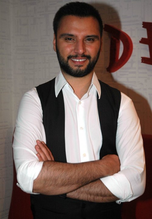 ALİŞAN, DOĞUM GÜNÜNÜ SAHNEDE KUTLADI