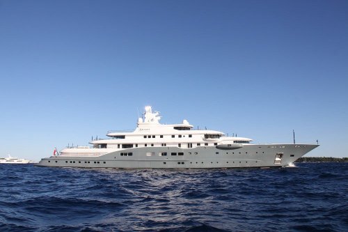 ARAP ŞEYHİNİN SÜPER YATI ‘RADIANT’ MARMARİS'E DEMİRLEDİ