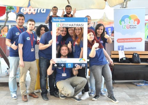 ATHENA’NIN ŞARKILARI İZMİR’E YAZI GETİRDİ