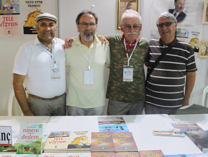 aydinli-yazar-ve-sairler-kitap-fuarinda!-002.JPG