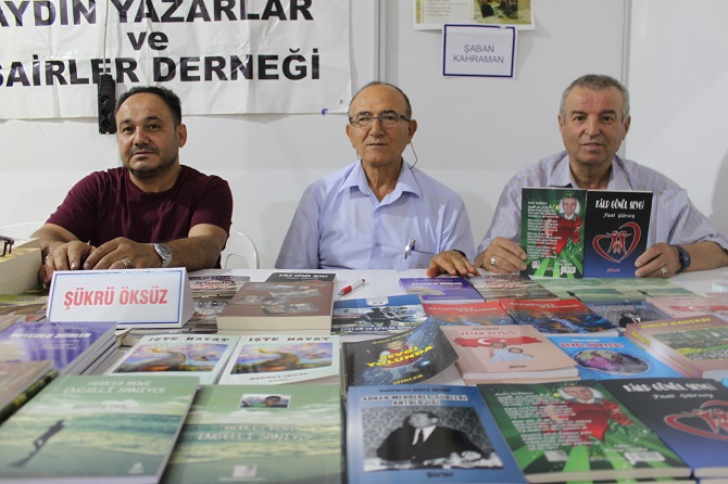 aydinli-yazar-ve-sairler-kitap-fuarinda!-008.JPG