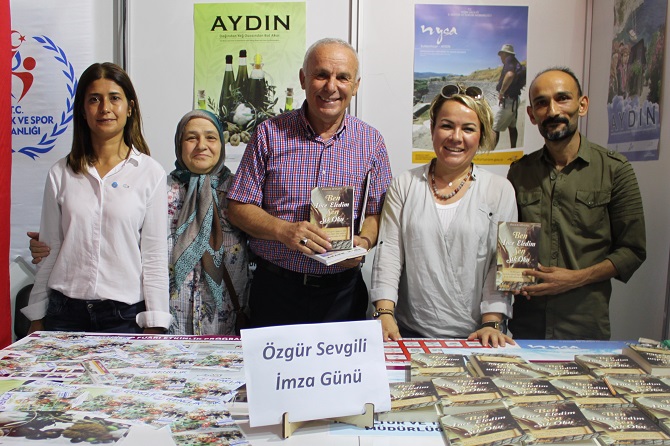 aydinli-yazar-ve-sairler-kitap-fuarinda!-009.JPG
