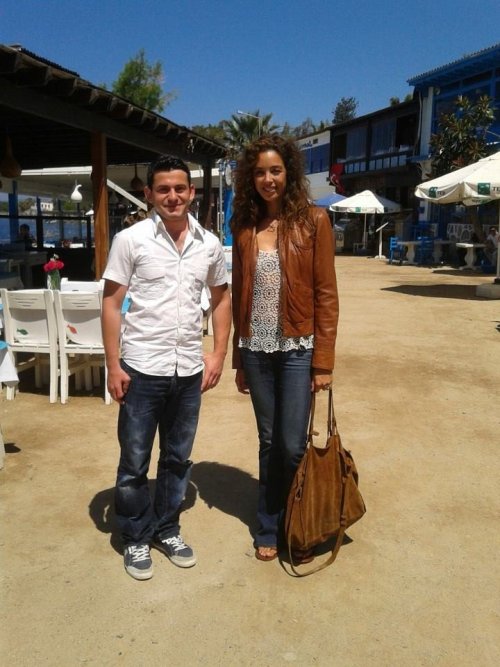 AZRA AKIN DA BODRUMLU OLDU