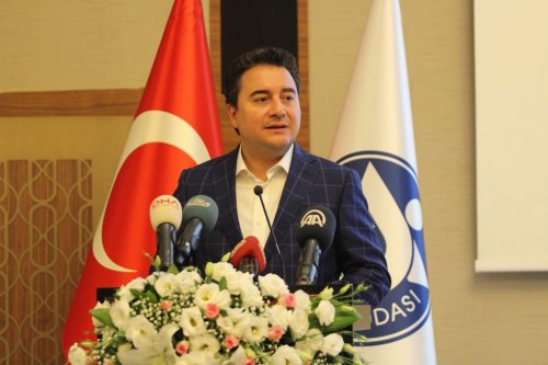 BABACAN: “AVRUPA’NIN EN HIZLI BÜYÜYECEK EKONOMİSİ TÜRKİYE OLARAK GÖSTERİLİYOR”