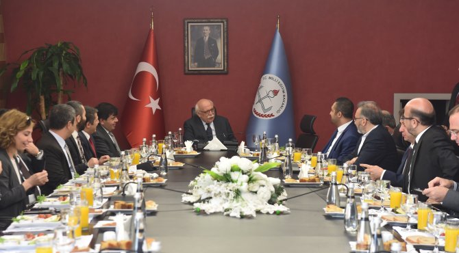 bakan-avci,-medya-temsilcileriyle-bir-araya-geldi.jpg bakan-avci,-medya-temsilcileriyle-bir-araya-geldi.jpg