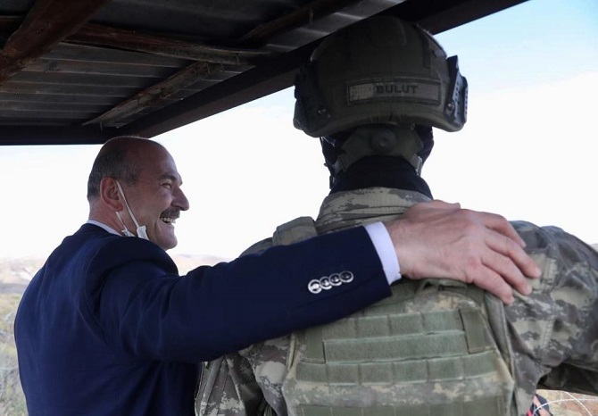 bakan-soylu-askerlerle-bir-araya-geldi.jpg