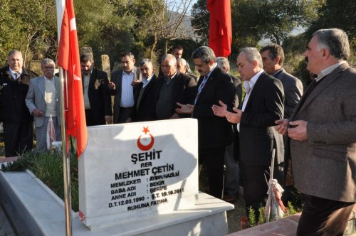 BAŞKAN ALICIK, ŞEHİT MEHMET ÇETİN’İN MEZARINI ZİYARET ETTİ