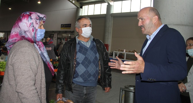 baskan-erturk-pazaryerlerinde-vatandaslari-ziyaret-etti-003.jpg