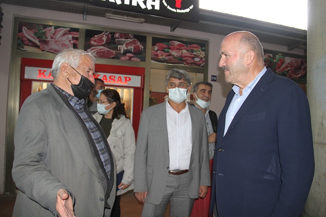 baskan-erturk-pazaryerlerinde-vatandaslari-ziyaret-etti-004.jpg