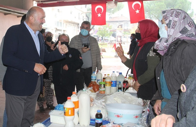 baskan-erturk-pazaryerlerinde-vatandaslari-ziyaret-etti-007.jpg