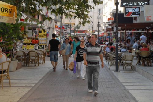 BAYRAM, KUŞADASI ESNAFININ BEKLENTİLERİNİ KARŞILAMADI