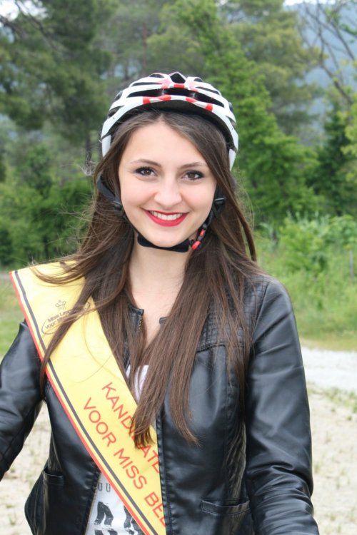 BELÇİKALI GÜZELLER MARMARİS’TE KAMPA GİRDİ