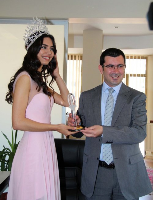 BERGAMA'DA BİR TÜRKİYE GÜZELİ