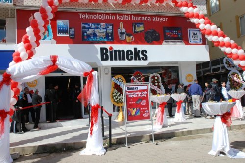 BİMEKS MAĞAZASI AÇILIŞINDA İZDİHAM