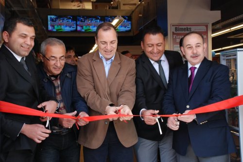 BİMEKS MAĞAZASI AÇILIŞINDA İZDİHAM