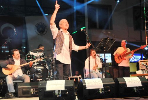 BODRUM’DA EDİP AKBAYRAM RÜZGARI