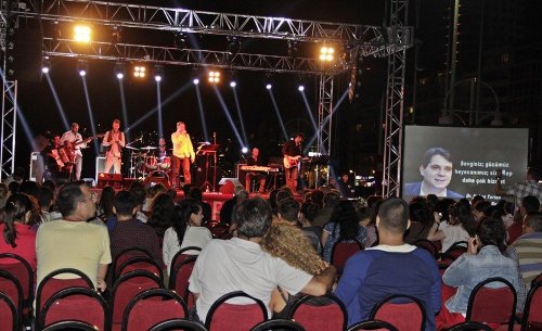 BOSNALI İZMİRLİLERİ COŞTURDU