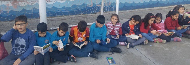 bu-okuldaki-herkes-her-yerde-kitap-okuyor!.jpg