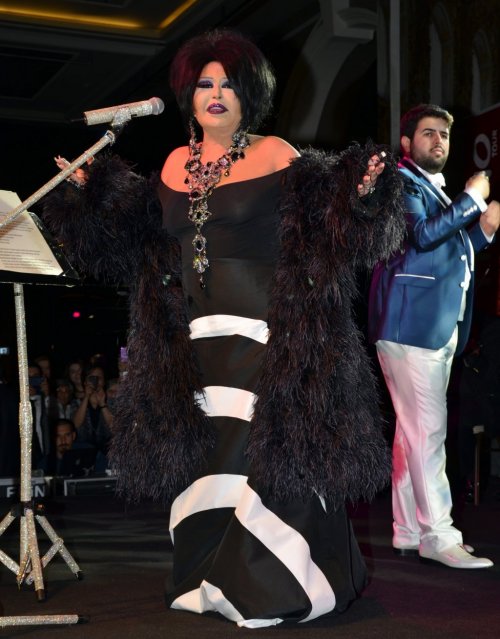 BÜLENT ERSOY İZMİRLİLERİ COŞTURDU