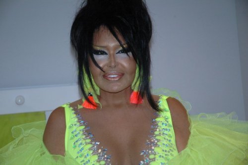 BÜLENT ERSOY'DAN AJDA PEKKAN’A ZEYTİN DALI