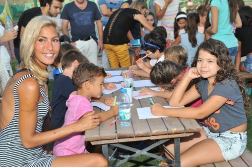 ÇAĞLA ŞİKEL MİNİK TENİSÇİLERLE