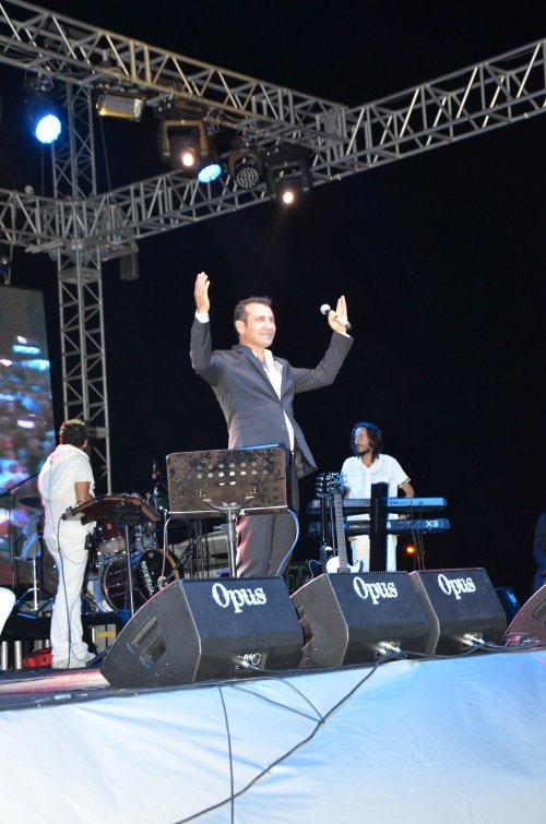 ÇANDARLI FESTİVALİ'NDE FERHAT GÖÇER'DEN MUHTEŞEM KAPANIŞ