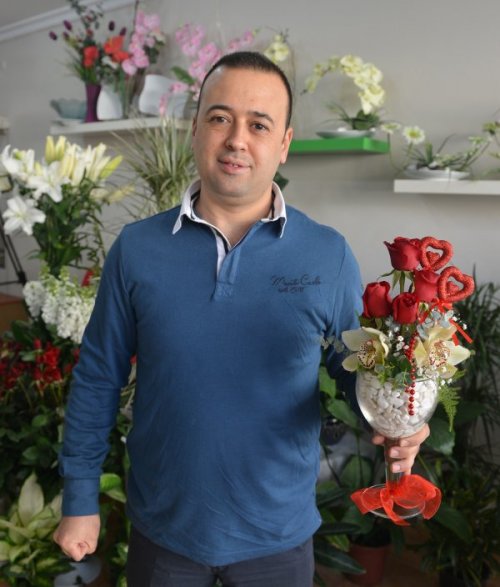 ÇİÇEKÇİLER SEVGİLİLER GÜNÜNE HAZIR