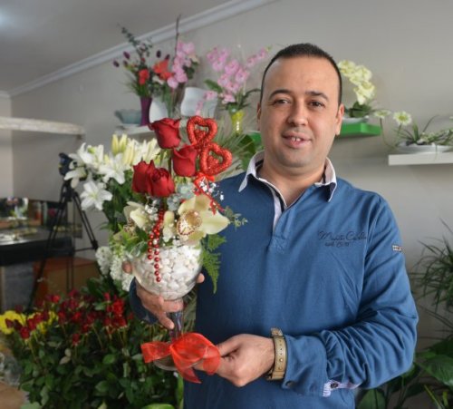 ÇİÇEKÇİLER SEVGİLİLER GÜNÜNE HAZIR