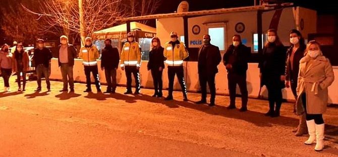 cine-mhpden-polislere-tatli-ikrami-002.jpg