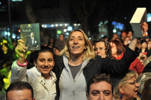 COŞKUN SABAH İZMİR’DE COŞTURDU