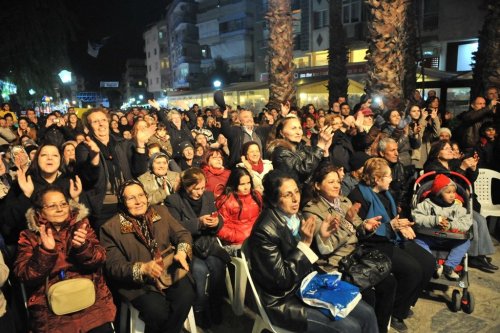 COŞKUN SABAH İZMİR’DE COŞTURDU
