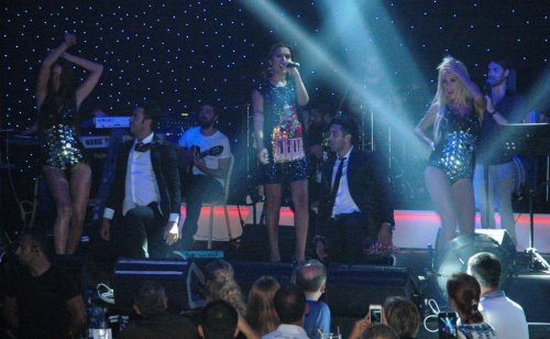 DEMET AKALIN BODRUM'DA SAHNE ALDI