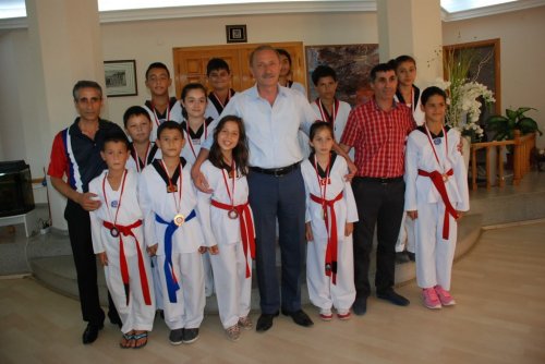DİDİM'İN MADALYALI TEKVANDOCULARINDAN BAŞKAN ATABAY’A ZİYARET