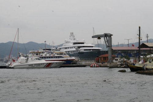 DUBAİ ŞEYHİNİN LÜKS YATINA KUMANYA SEVKİYATI