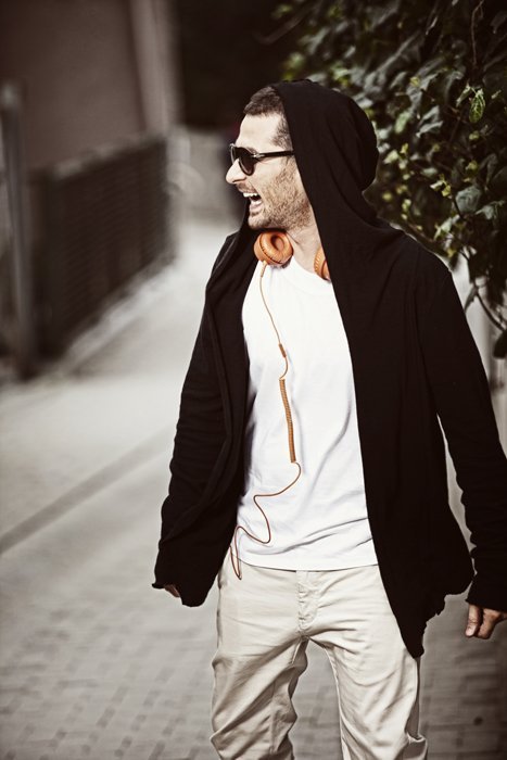 EGELİ SANATÇI MÜZİK DÜNYASINI SALLIYOR