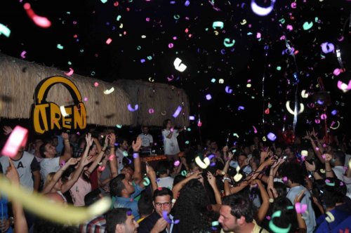 ERDEM KINAY VE MERVE ÖZBEY’DEN KUŞADASI’NDA MUHTEŞEM GECE