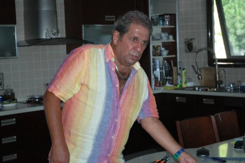 ERMAN TOROĞLU KENYA SOPASI İLE HIRSIZ BEKLİYOR