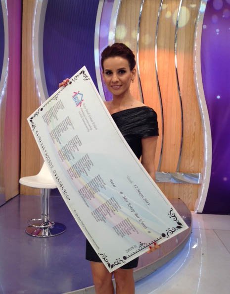 ESRA EROL'A CANLI YAYINDA SÜRPRİZ DOĞUM GÜNÜ KUTLAMASI