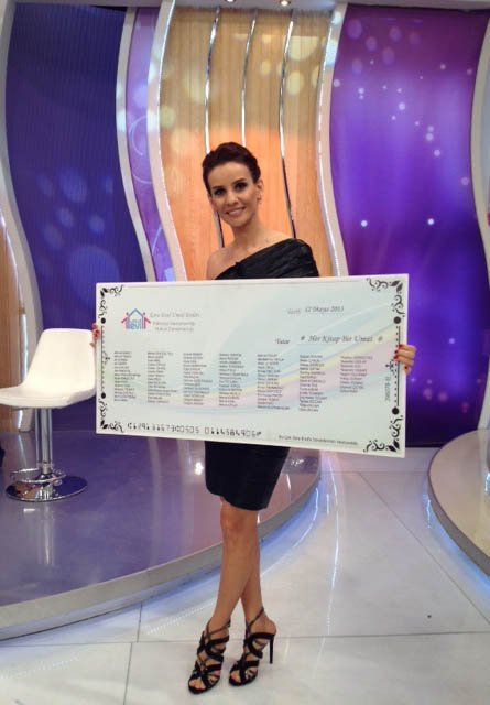 ESRA EROL'A CANLI YAYINDA SÜRPRİZ DOĞUM GÜNÜ KUTLAMASI