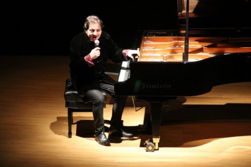 FAZIL SAY, ANNE HASRETİNİ KONSERDE GİDERDİ