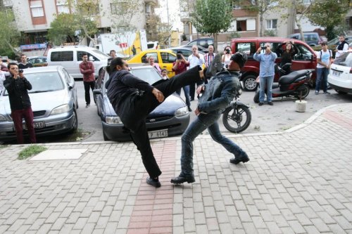 FİLM İÇİN CAYIR CAYIR YANDI