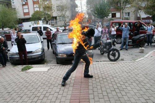 FİLM İÇİN CAYIR CAYIR YANDI