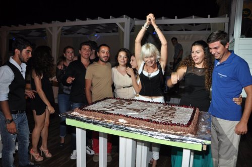 FOÇA MAMBO BEACH CLUB’DA 4. YIL COŞKUSU